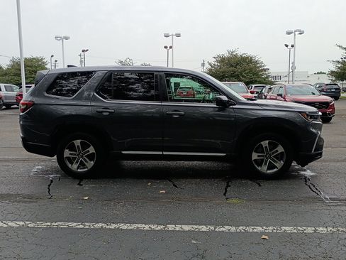 Used 2025 Honda Pilot EX-L image 2