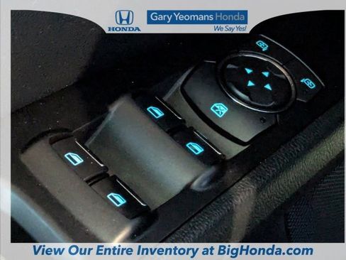 Used 2018 Ford Fusion SE w/ Fusion SE Technology Package image 25