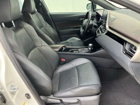 Used 2019 Toyota C-HR Limited FWD image 28