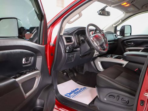 Used 2017 Nissan Titan SV AWD/4WD image 3