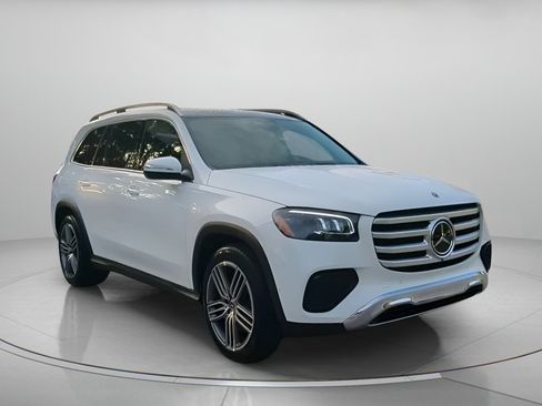 Used 2026 Mercedes-Benz GLS 450 4MATIC image 4