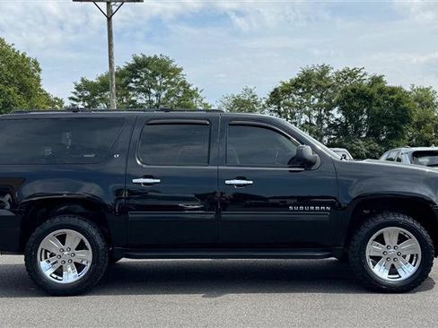 Used 2013 Chevrolet Suburban LT AWD/4WD image 4