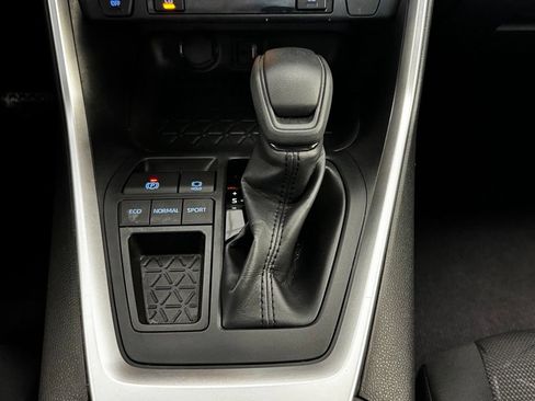 Used 2019 Toyota RAV4 XLE w/ Convenience Package FWD image 17