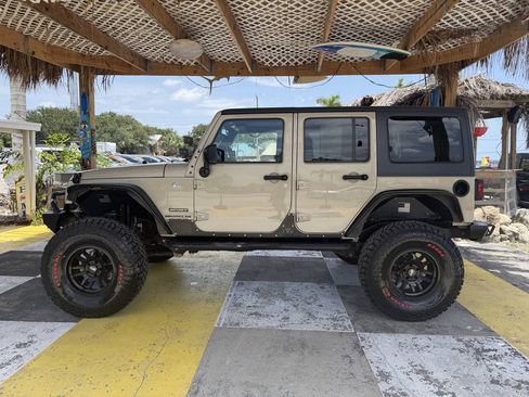Used 2017 Jeep Wrangler Unlimited Sport w/ Quick Order Package 24S AWD/4WD image 8