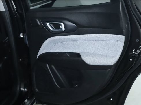 Used 2022 Jeep Compass Latitude w/ Sun and Sound Group image 32