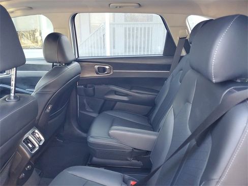 Used 2022 Kia Sorento EX w/ Panoramic Sunroof Package image 31