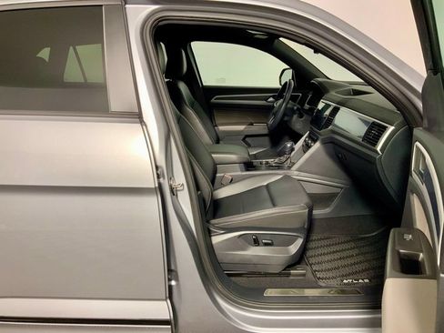 Used 2023 Volkswagen Atlas Cross Sport SEL R-Line AWD/4WD image 37