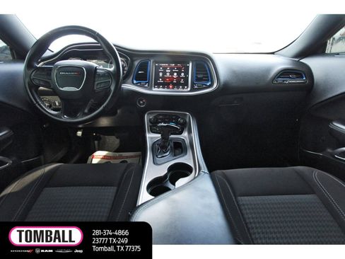 Used 2020 Dodge Challenger SXT w/ Driver Convenience Group image 10