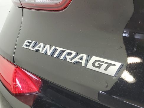 Used 2019 Hyundai Elantra GT image 7