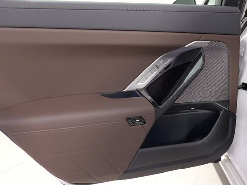 Used 2024 BMW 740i xDrive w/ Premium Package image 34