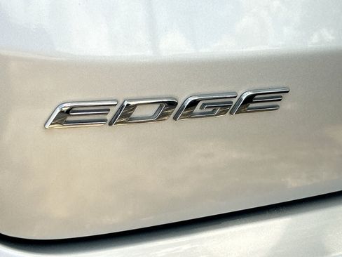Used 2019 Ford Edge Titanium FWD image 8