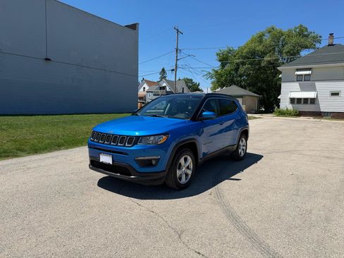 Used 2018 Jeep Compass Latitude w/ Popular Equipment Group AWD/4WD image 3