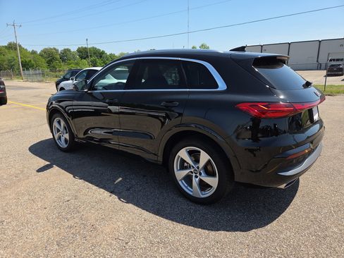 Certified 2025 Audi Q5 Prestige image 3