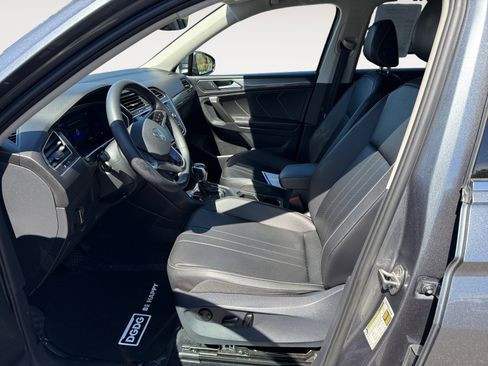 Used 2022 Volkswagen Tiguan SE image 10