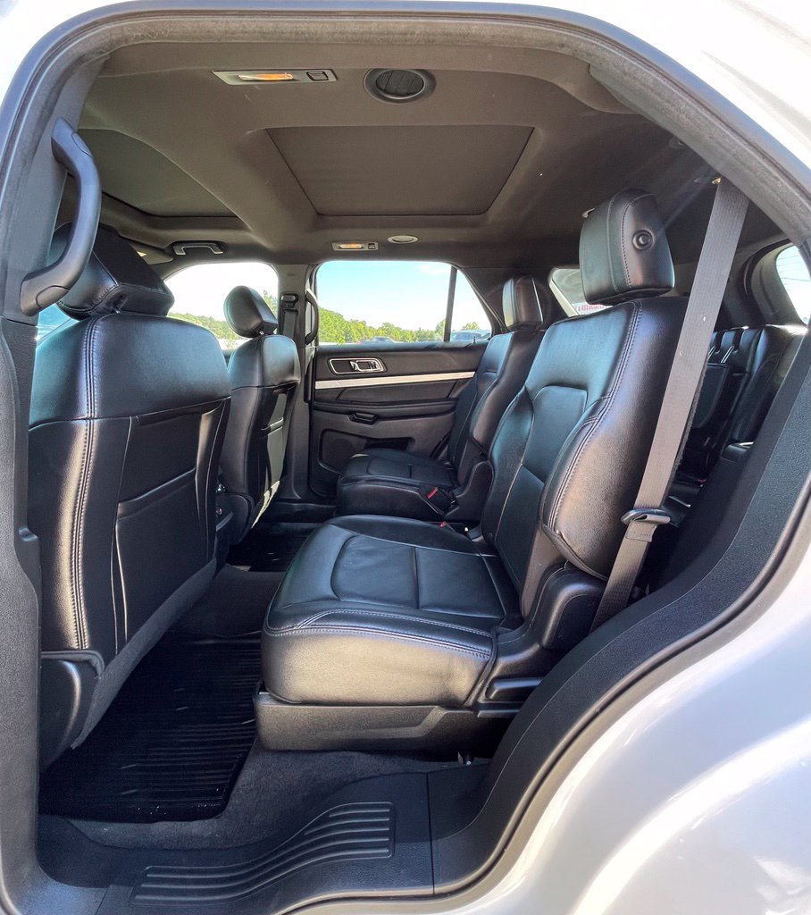 Used 2017 Ford Explorer XLT w/ Equipment Group 202A FWD image 26