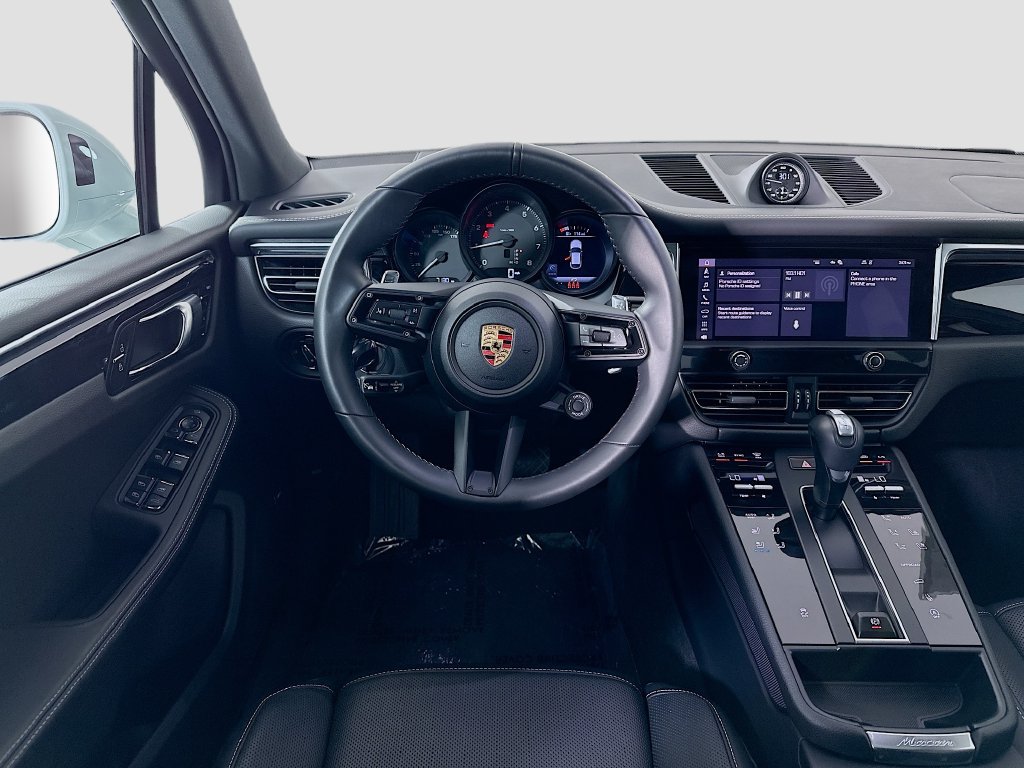 Certified 2025 Porsche Macan AWD/4WD image 25