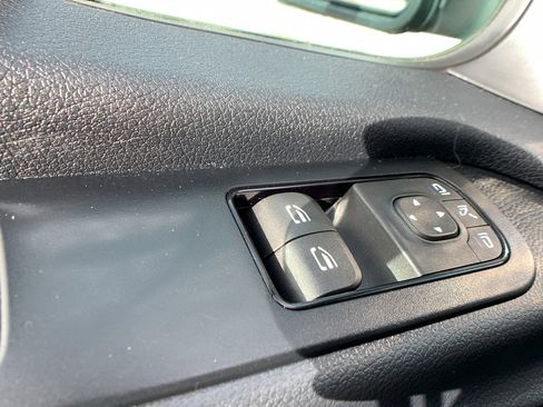 Used 2024 Mercedes-Benz Sprinter 2500 image 9