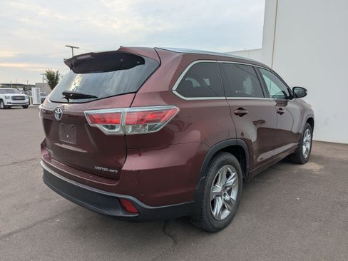 Used 2014 Toyota Highlander Limited w/ Driver Technology Package AWD/4WD image 5