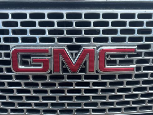Used 2016 GMC Yukon Denali w/ Open Road Package AWD/4WD image 9