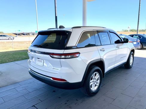 Used 2023 Jeep Grand Cherokee Laredo image 5