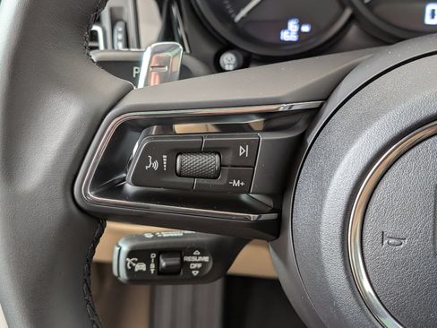 Certified 2026 Porsche Macan AWD/4WD image 19