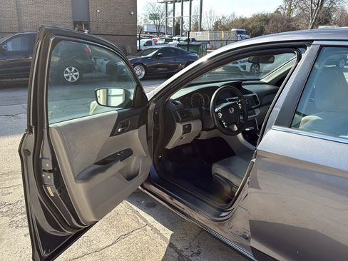 Used 2013 Honda Accord LX image 13