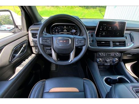 Used 2023 GMC Yukon AT4 w/ AT4 Premium Plus Package AWD/4WD image 5