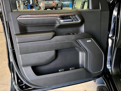 Used 2023 Chevrolet Silverado 1500 LTZ w/ LTZ Convenience Package II image 9