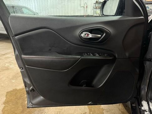 Used 2022 Jeep Cherokee Trailhawk w/ Comfort/Convenience Group image 13