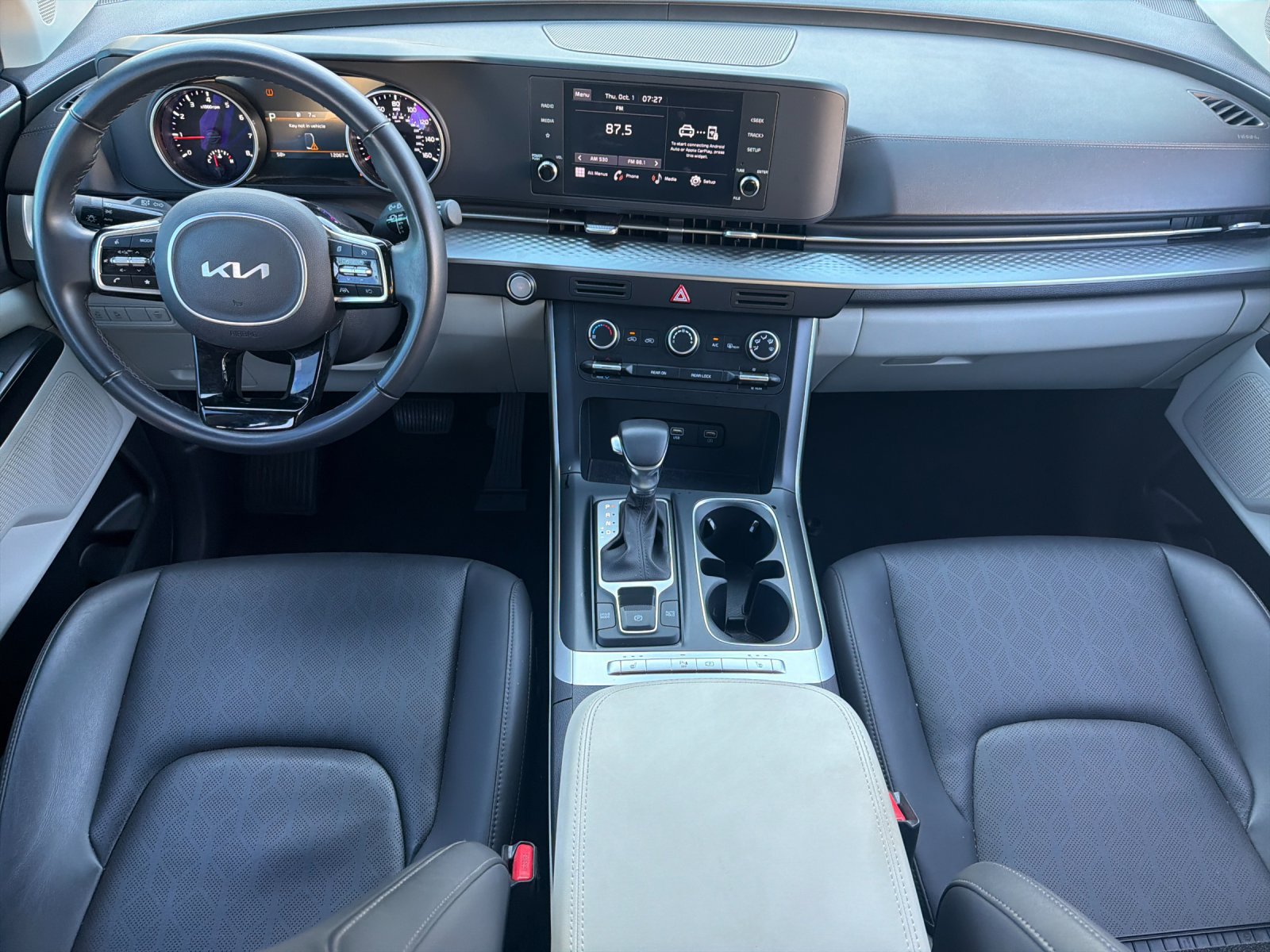 Used 2024 Kia Carnival LX FWD image 12