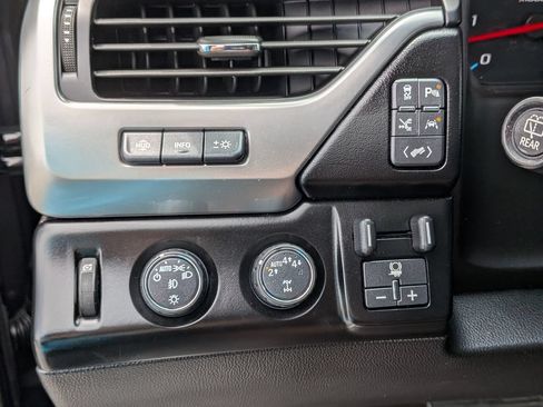 Used 2019 Chevrolet Suburban Premier w/ Premier Plus Edition AWD/4WD image 19