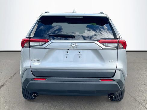 Used 2021 Toyota RAV4 LE FWD image 6