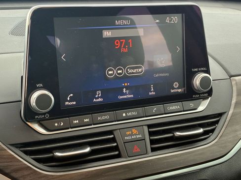 Used 2025 Nissan Altima 2.5 SV image 18