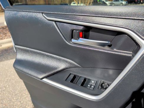 Used 2019 Toyota RAV4 XLE w/ Convenience Package image 17