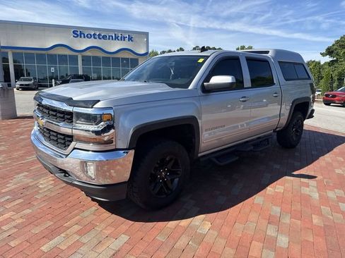 Used 2017 Chevrolet Silverado 1500 LT w/ All Star Edition AWD/4WD image 4