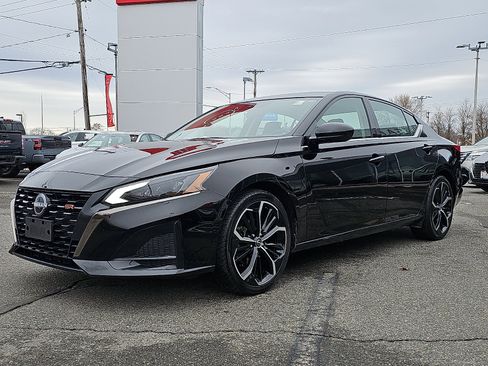 Certified 2023 Nissan Altima 2.5 SR image 3