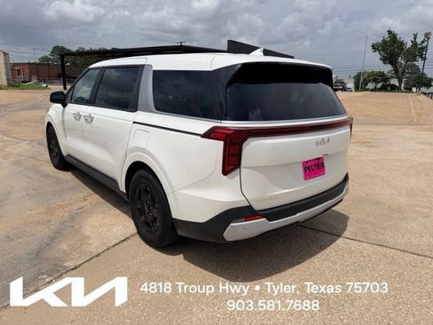 Used 2025 Kia Carnival FWD image 8