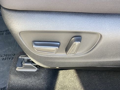 Used 2024 Toyota Highlander LE image 17