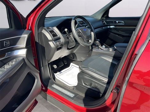 Used 2019 Ford Explorer Limited w/ Ford Safe & Smart Package image 7