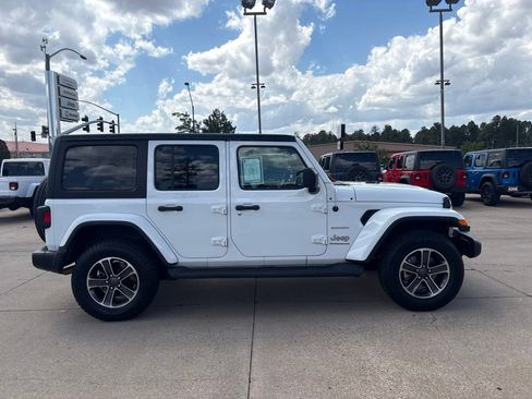 Used 2023 Jeep Wrangler Unlimited Sahara AWD/4WD image 4