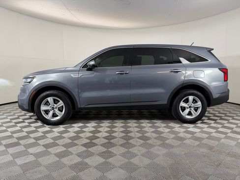 Used 2022 Kia Sorento LX AWD/4WD image 2
