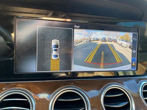 Used 2017 Mercedes-Benz E 300 4MATIC image 19