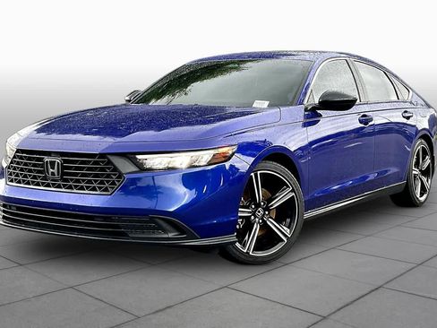 Used 2025 Honda Accord Sport image 2