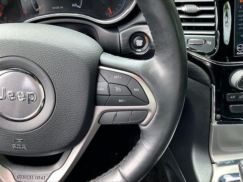 Used 2019 Jeep Grand Cherokee Altitude AWD/4WD image 24