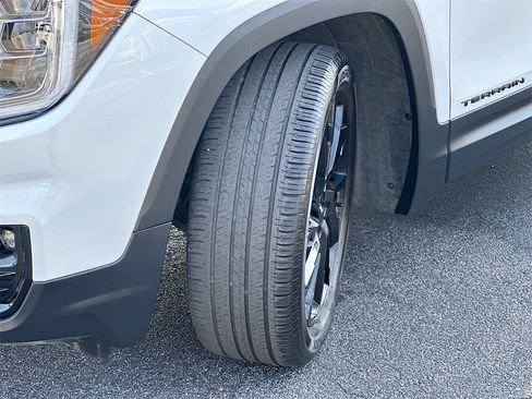 Used 2023 GMC Terrain SLT w/ Elevation Edition image 25