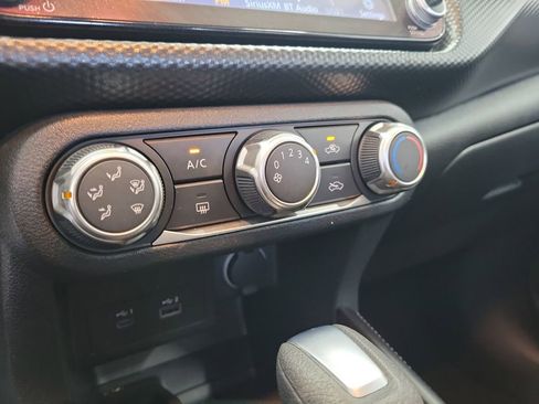 Used 2023 Nissan Kicks SV image 28