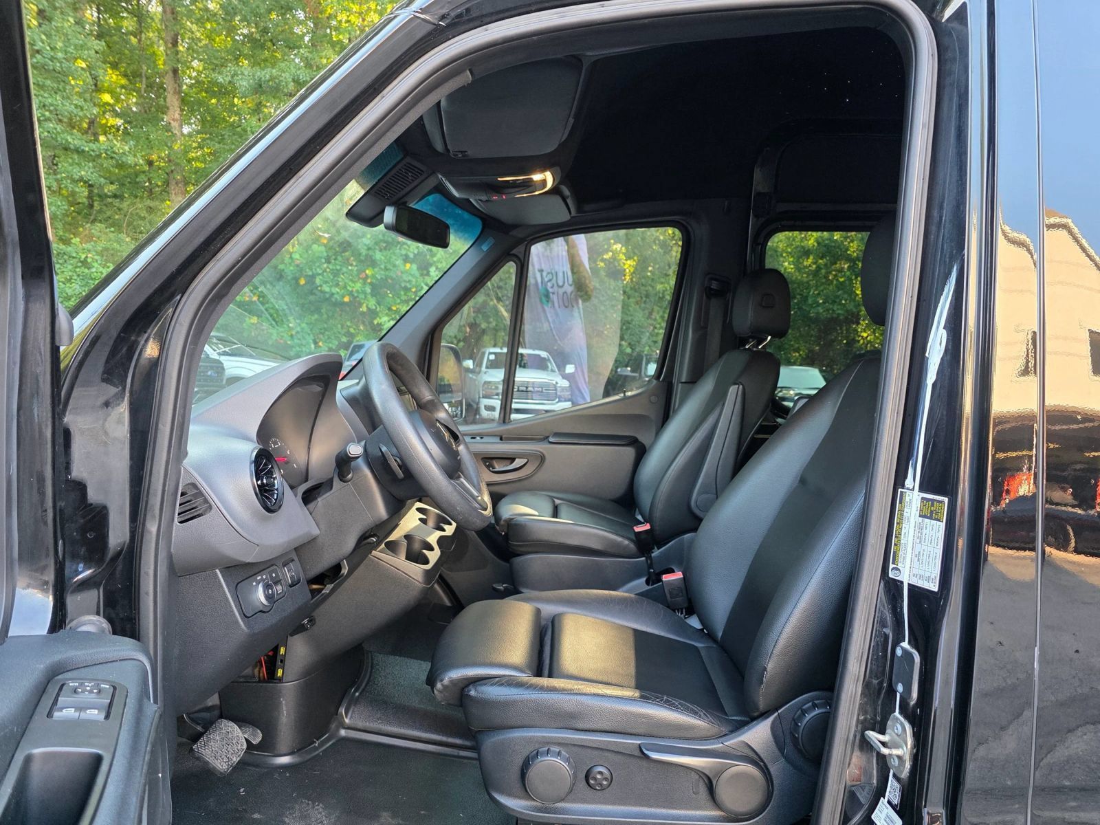 Used 2019 Mercedes-Benz Sprinter 2500 w/ Driver Convenience Package image 10