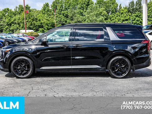 Used 2025 Kia Carnival SX w/ SX Dark Edition Package FWD image 9