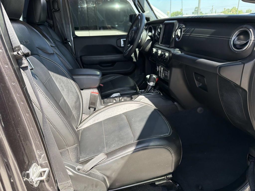 Used 2023 Jeep Wrangler Unlimited Sahara AWD/4WD image 15
