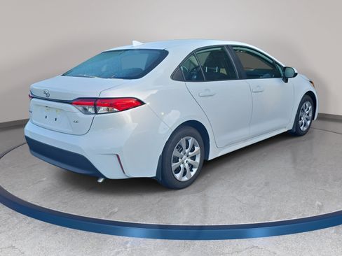 Used 2026 Toyota Corolla LE FWD image 5